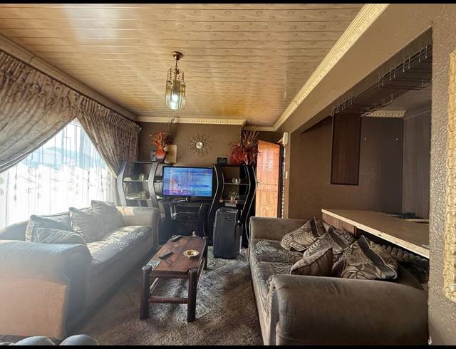 3 BEDROOM HOUSE FOR SALE IN BOITEKONG